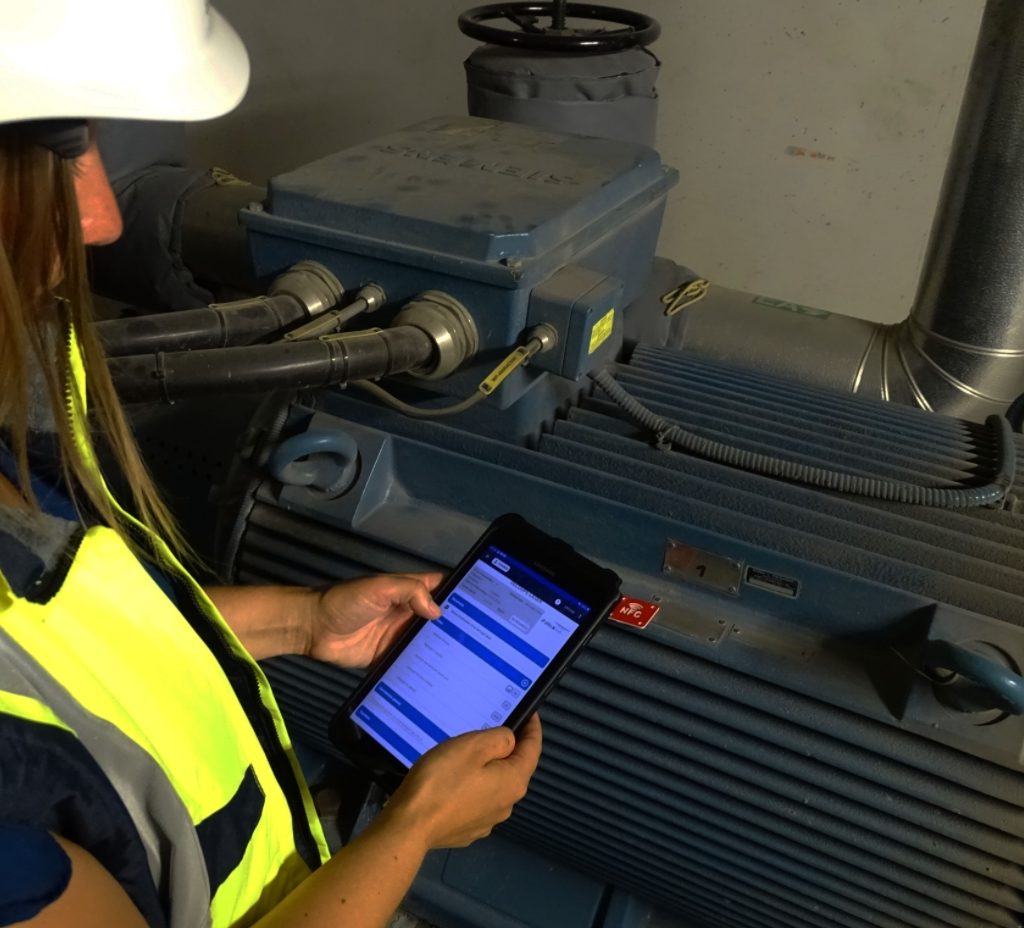 technicienne en intervention